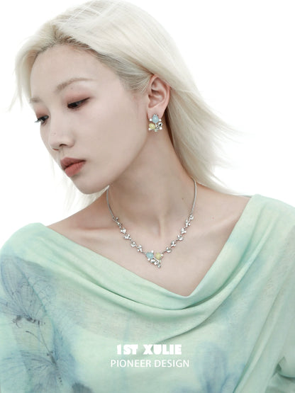 Elegant 1STXULIE tulip clavicle necklace paired with matching earrings for a sophisticated look