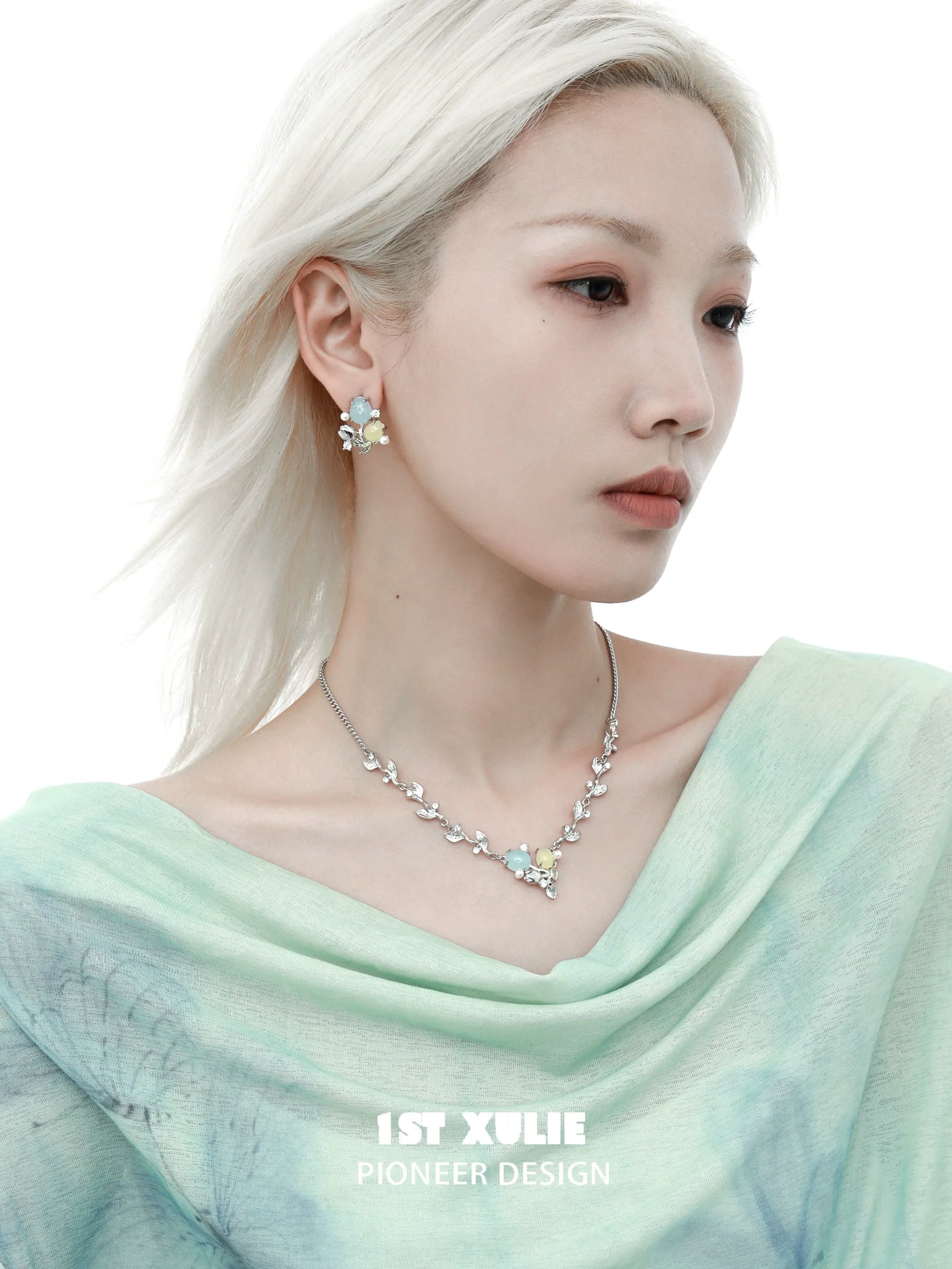 1ST XULIE Tulip Clavicle Necklace with Floral Design for Elegant Fashion Statement
