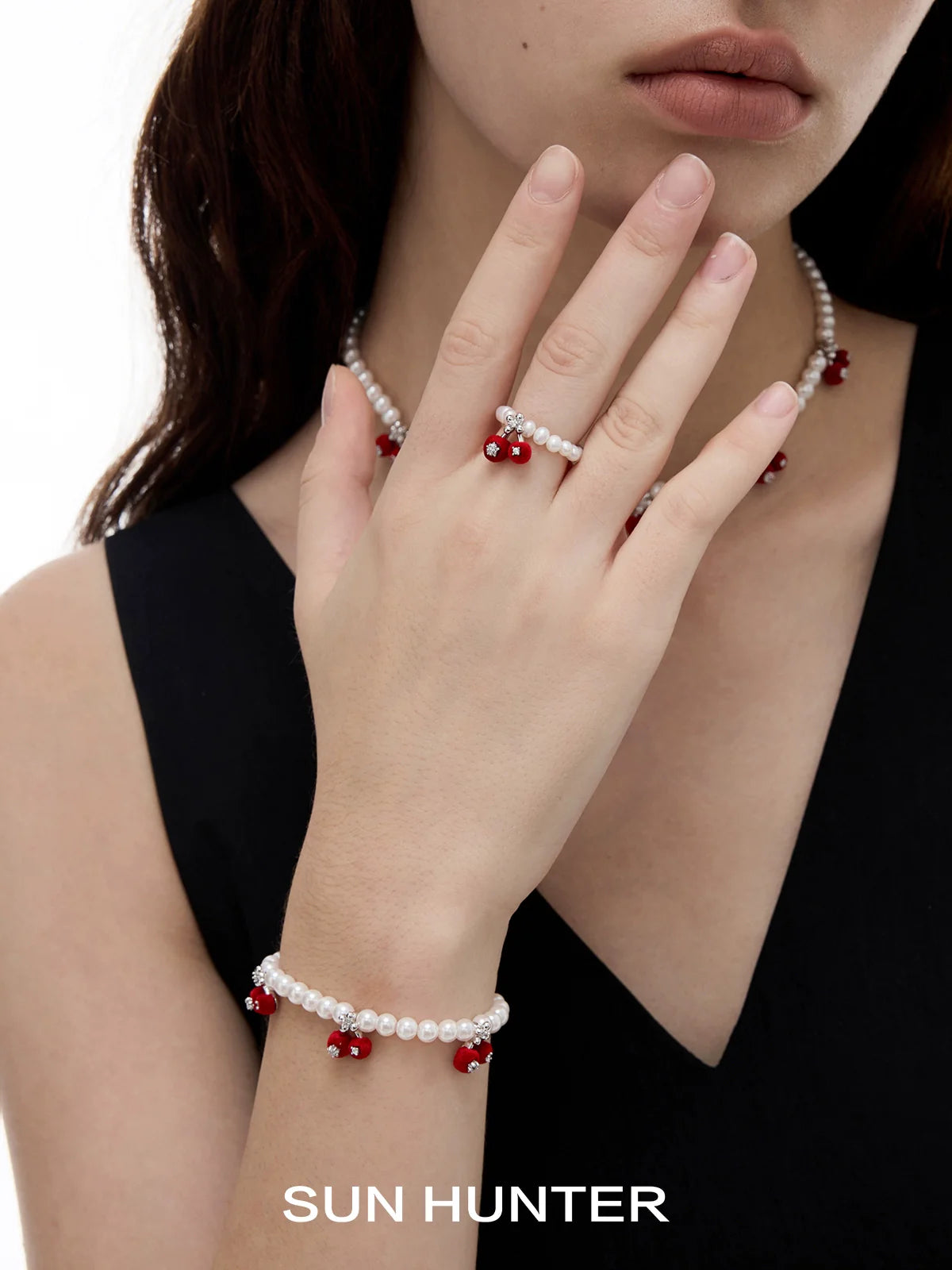 Elegant SUN HUNTER velvet cherry pearl ring with matching jewelry for a stylish look