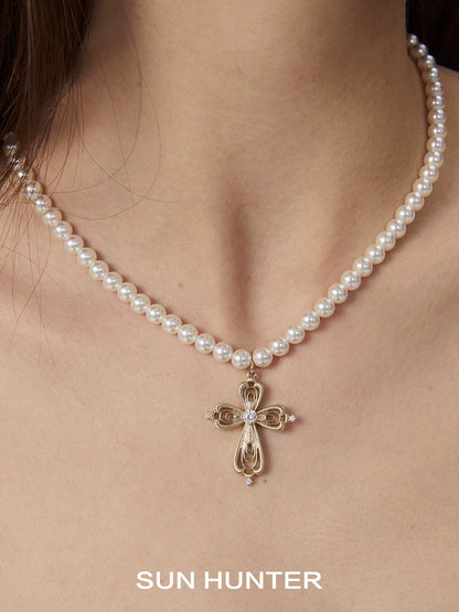 SUN HUNTER vintage cross pearl necklace with a delicate cross pendant and pearl strand
