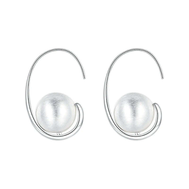 SUN HUNTER vintage orbital earrings with a sleek silver design and glossy pearl accents
