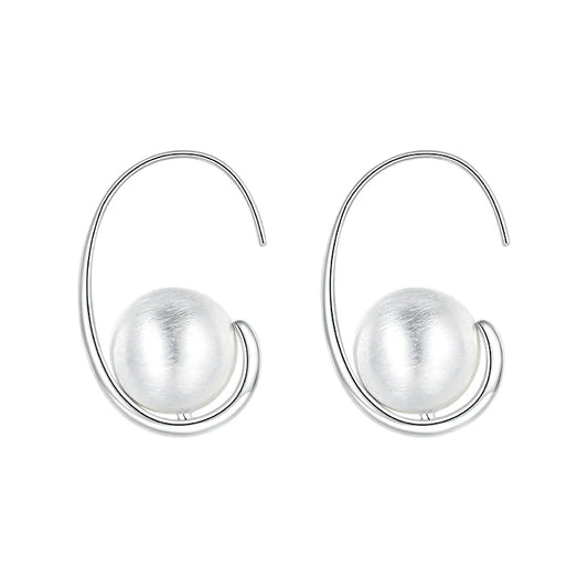 SUN HUNTER vintage orbital earrings with a sleek silver design and glossy pearl accents