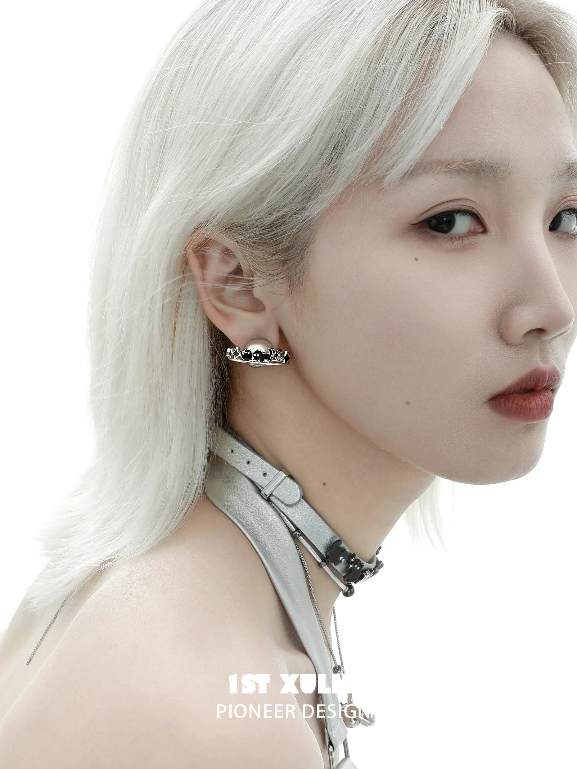 Y2K black cat earrings with a sleek design, perfect for stylish cat lovers and fashion enthusiasts