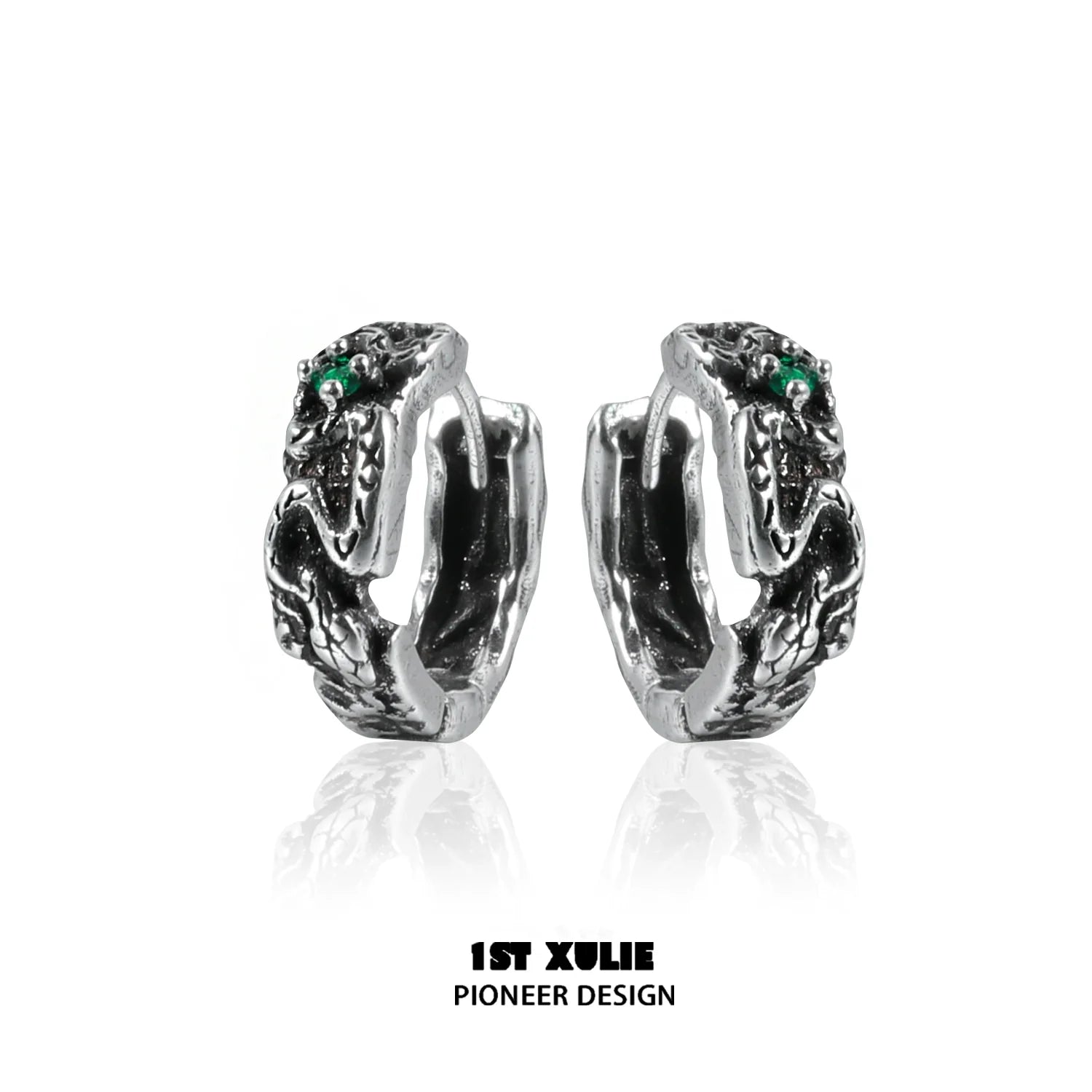 Y2K black snake earrings with intricate design and green accents for a bold fashion statement