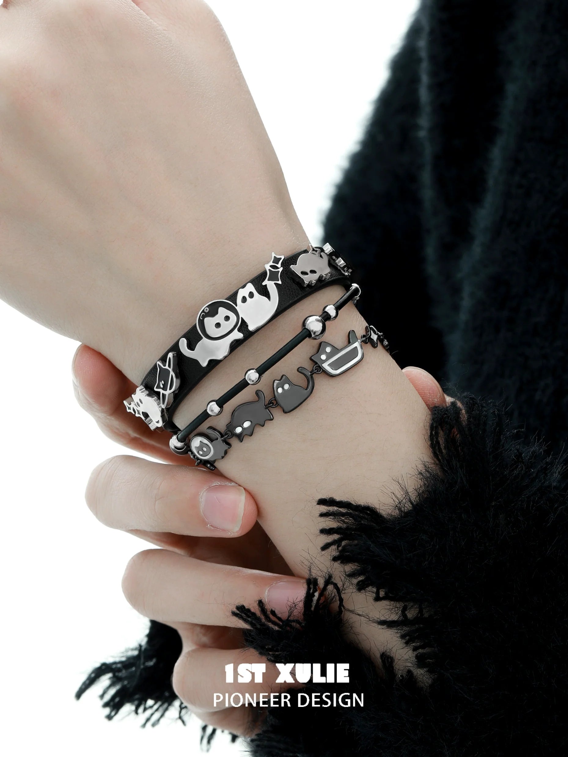 Y2K kitty leather bracelet featuring playful cat charms and a stylish black design