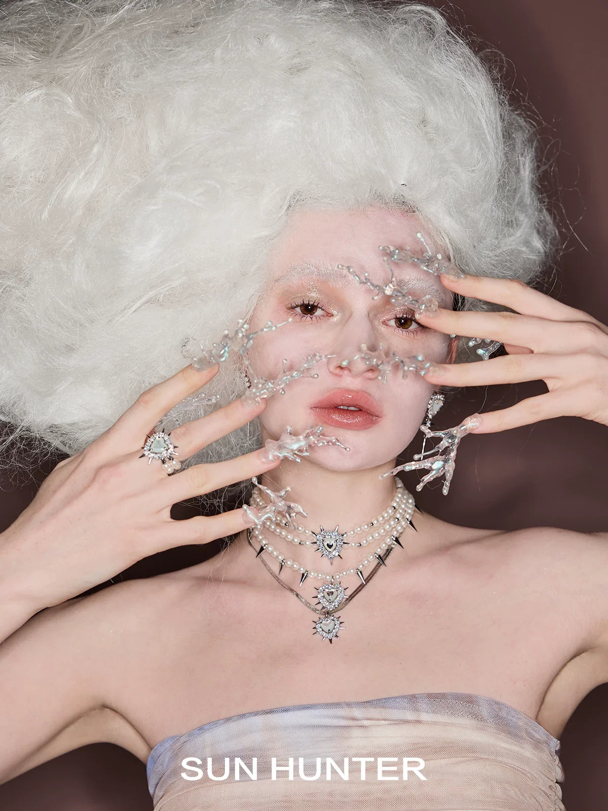 Stylish SUN HUNTER Y2K pearl rivet ring showcased on model with statement jewelry