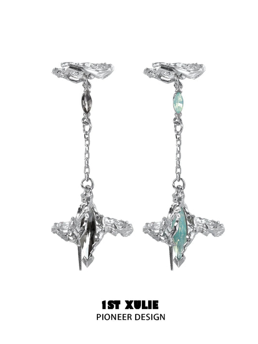 Y2K punk silver ring with intricate design and unique crystal accents for a stylish look