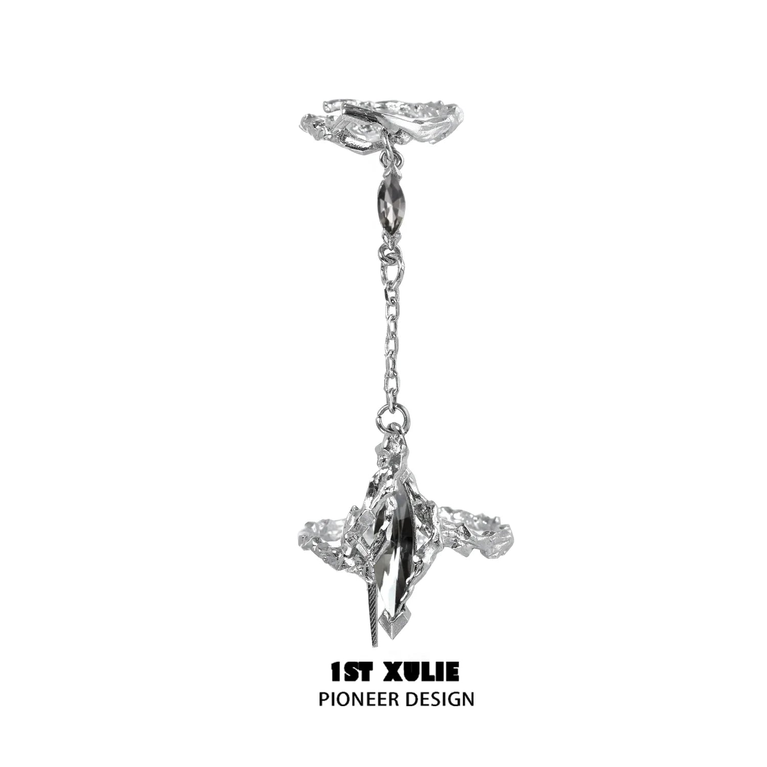 Y2K punk silver ring featuring a unique crystal design and intricate details for a bold fashion statement
