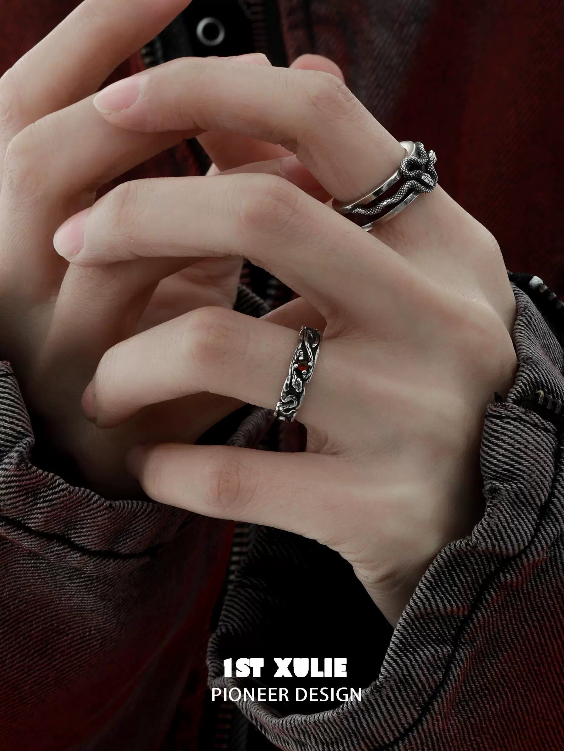 Stylish 1ST XULIE Y2K viper ring showcased on a model's hand with detailed craftsmanship